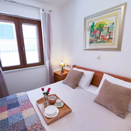 Little Jewel Apartman *