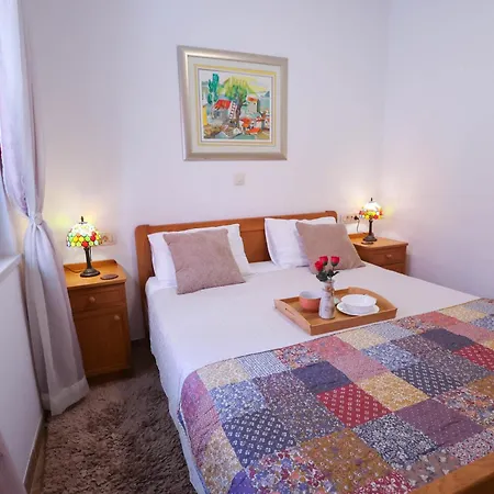 Little Jewel Apartman