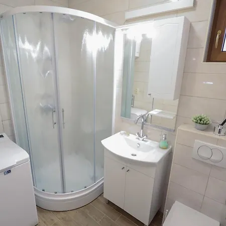 Little Jewel Apartman *