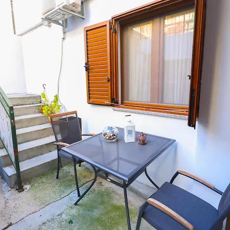 Little Jewel Apartman