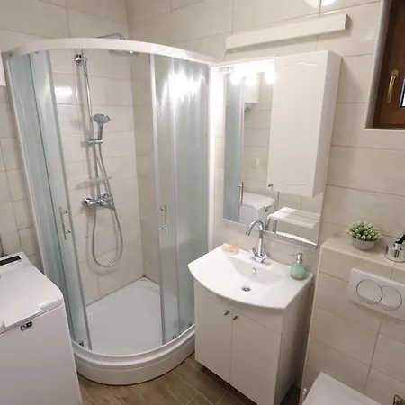 Little Jewel Apartman